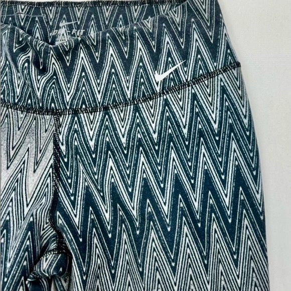 Nike Black and White Dri-FIT Leggings - Picture 2 of 7